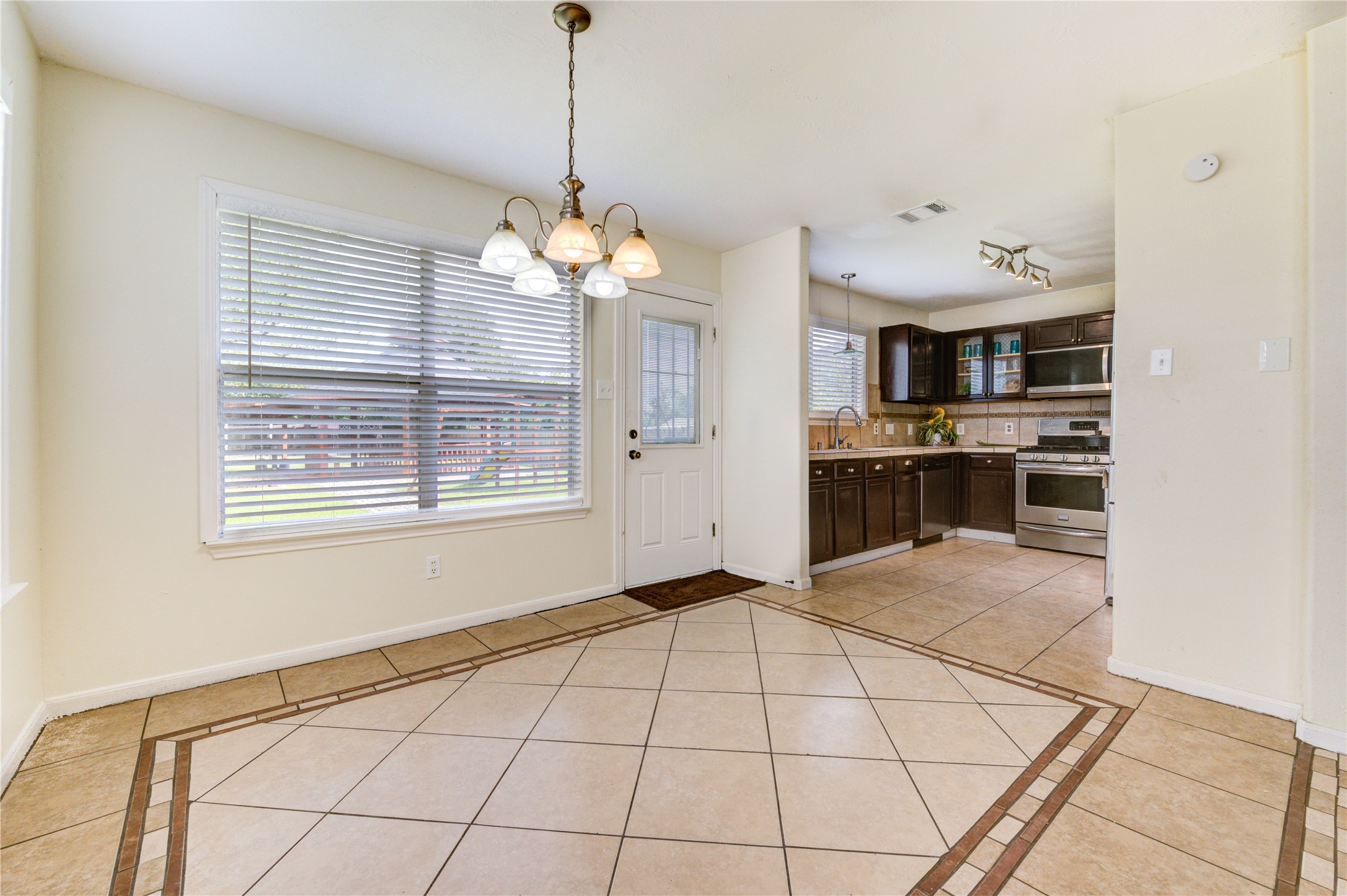 8645 Rinn Street Houston, TX 77078 - Photo 11 of 44 Gallery Image 11