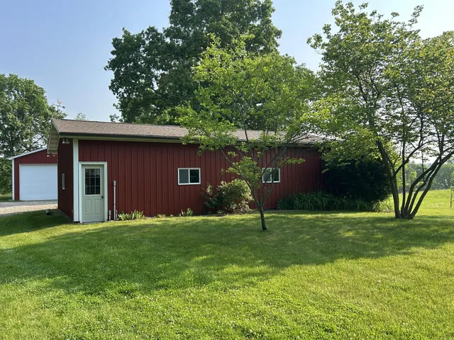 $1,999,000 | 2347 West Dowling Road, Delton, MI 49046