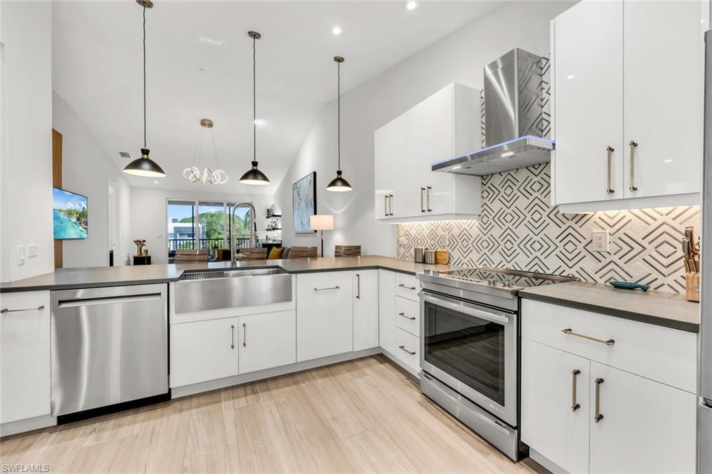 1540 Blue Point Avenue, Unit 201 Naples, FL 34102 - Photo 2 of 20