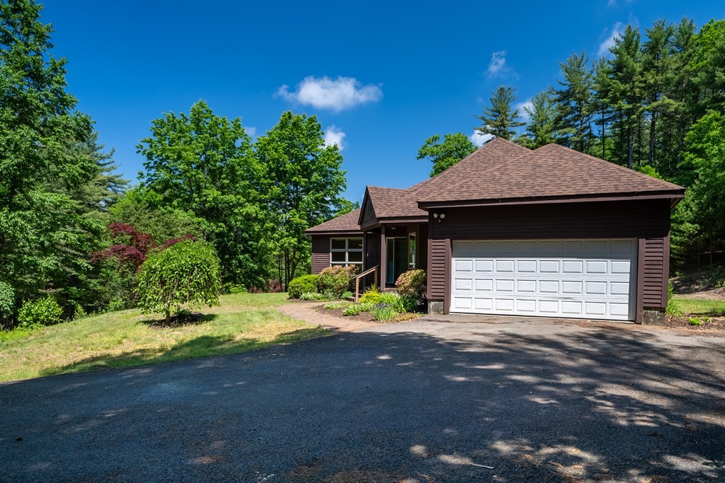 195 North Valley Road Pelham, MA 01002 - Photo 4 of 42