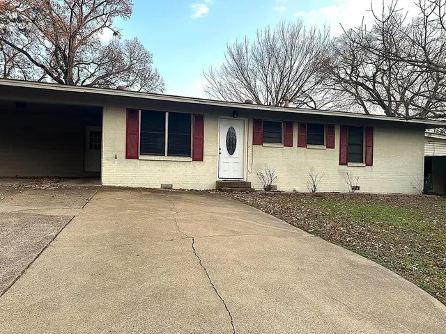 $1,700 | 605 Valle Vista Drive, Athens, TX 75751