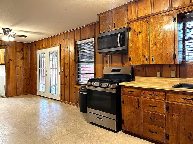 $1,700 | 605 Valle Vista Drive, Athens, TX 75751