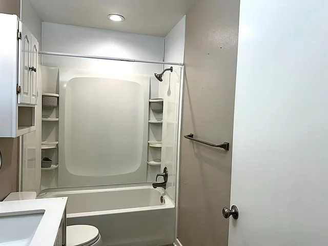 $1,700 | 605 Valle Vista Drive, Athens, TX 75751