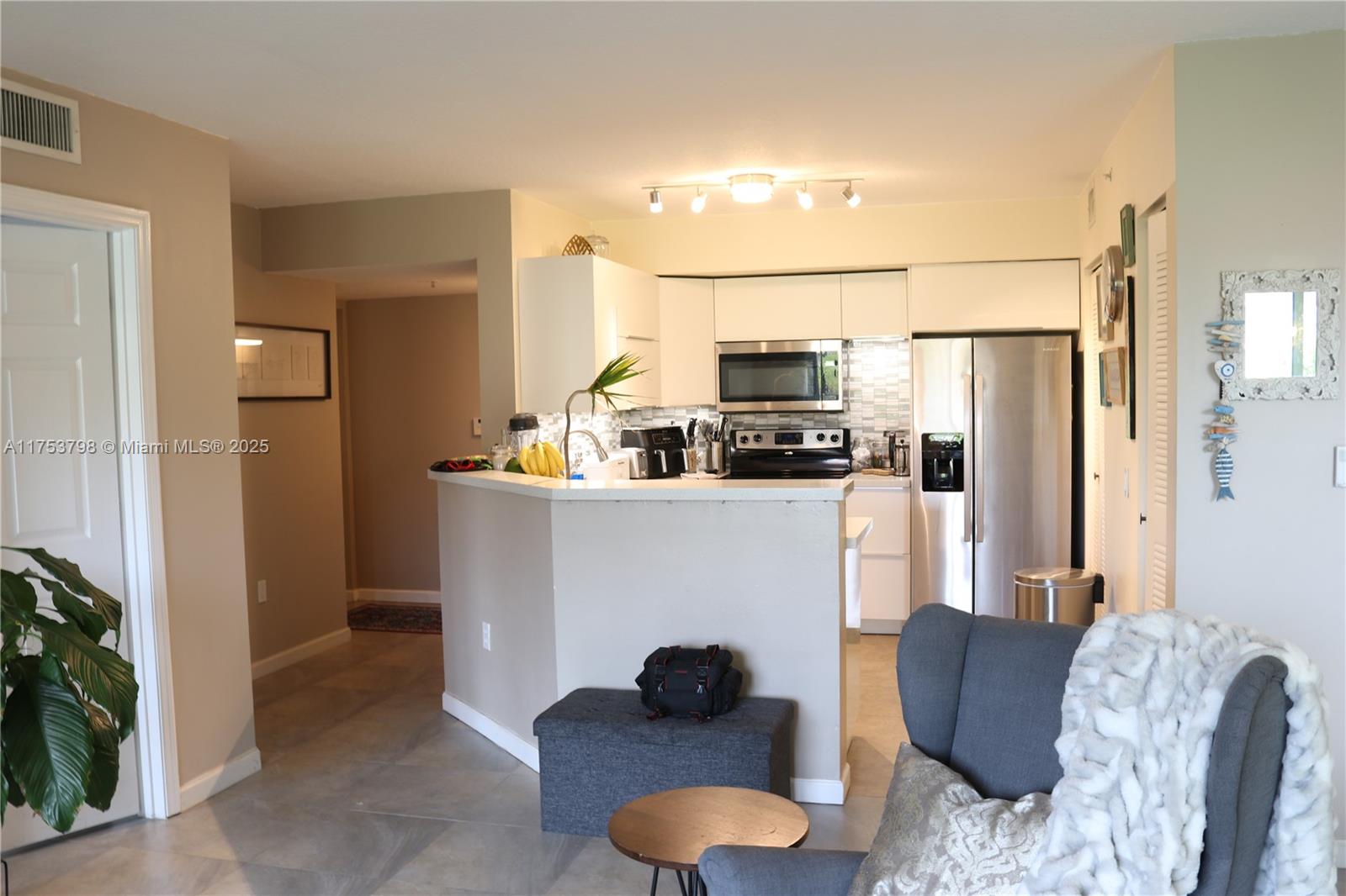 Boynton Beach Boynton Beach, FL 33435 - Photo 2 of 37