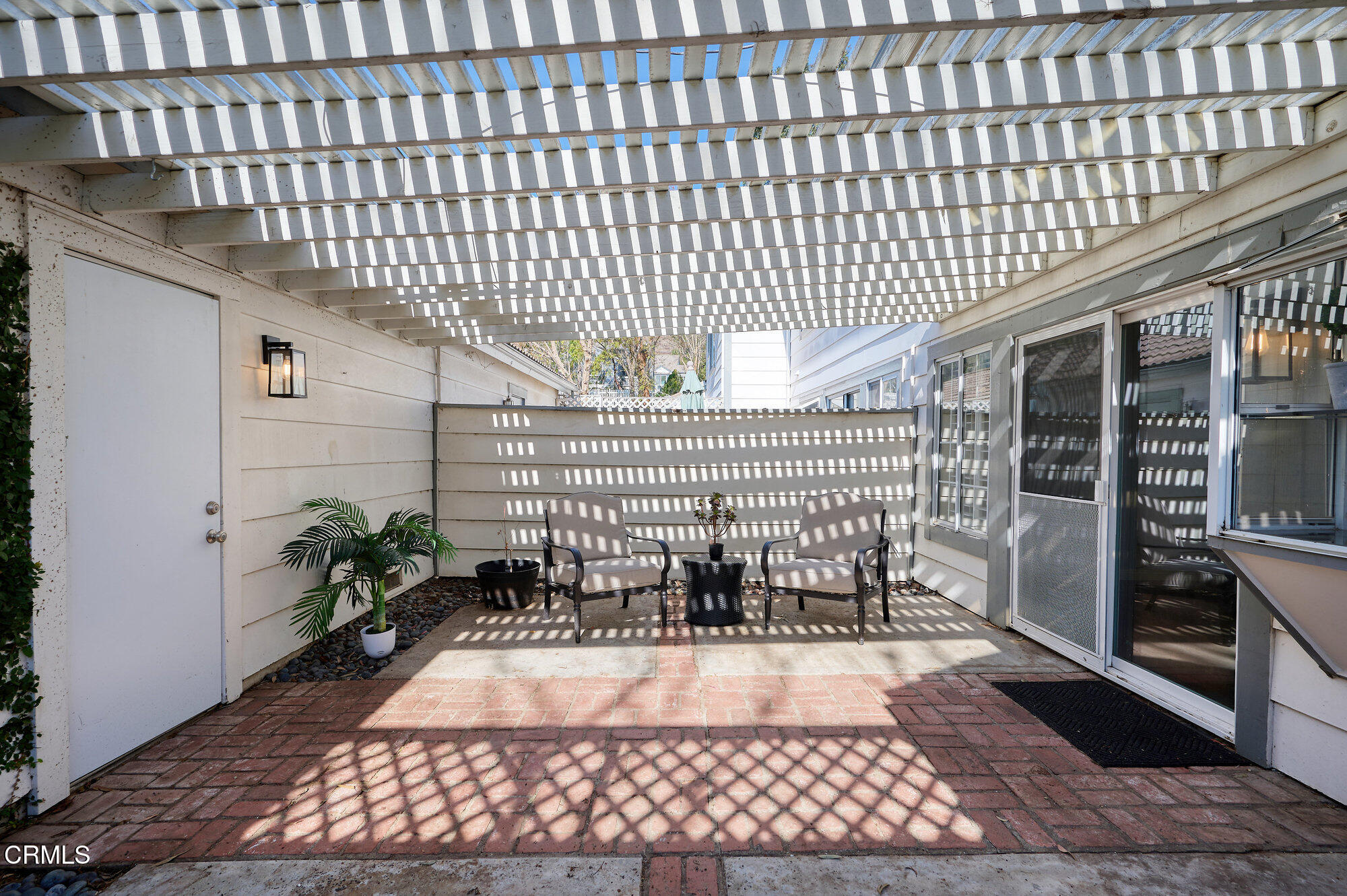 355 Jeremiah Drive, Unit D Simi Valley, CA 93065 - Photo 41 of 57 a room with lots of potted plants