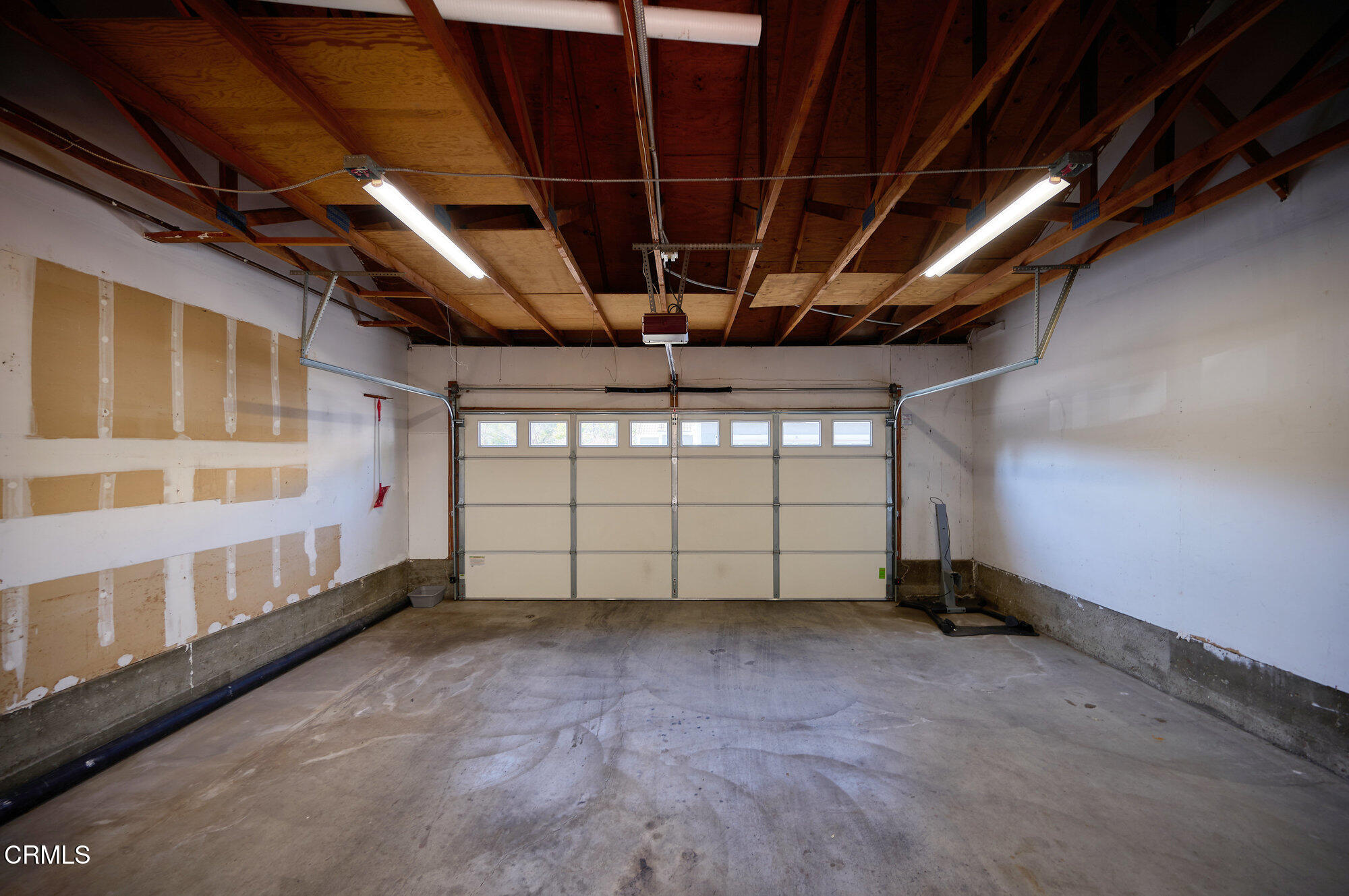 355 Jeremiah Drive, Unit D Simi Valley, CA 93065 - Photo 44 of 57 a view of a garage room