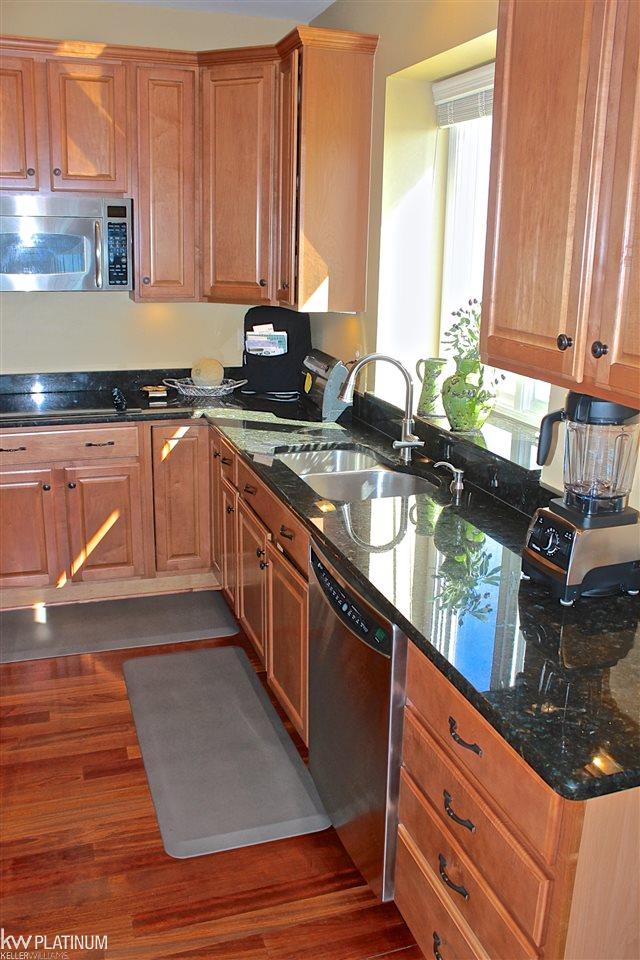 1796 Mackwood Road Rochester, MI 48307 - Photo 24 of 57 31317518-23.JPG