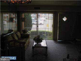 813 Red Lion Road, Unit C2 Philadelphia, PA 19115 - Photo 3 of 12 Living Room