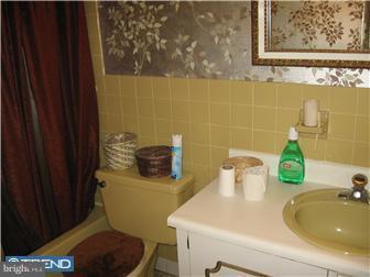 813 Red Lion Road, Unit C2 Philadelphia, PA 19115 - Photo 8 of 12 Bathroom