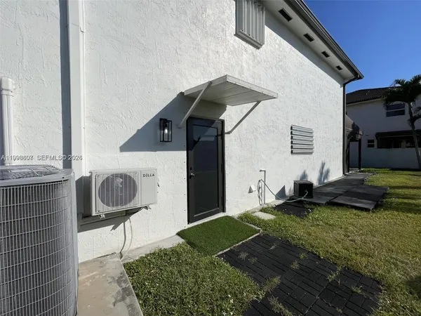 $1,800 | 3403 Southwest 150th Court, Unit 1, Miami, FL 33185