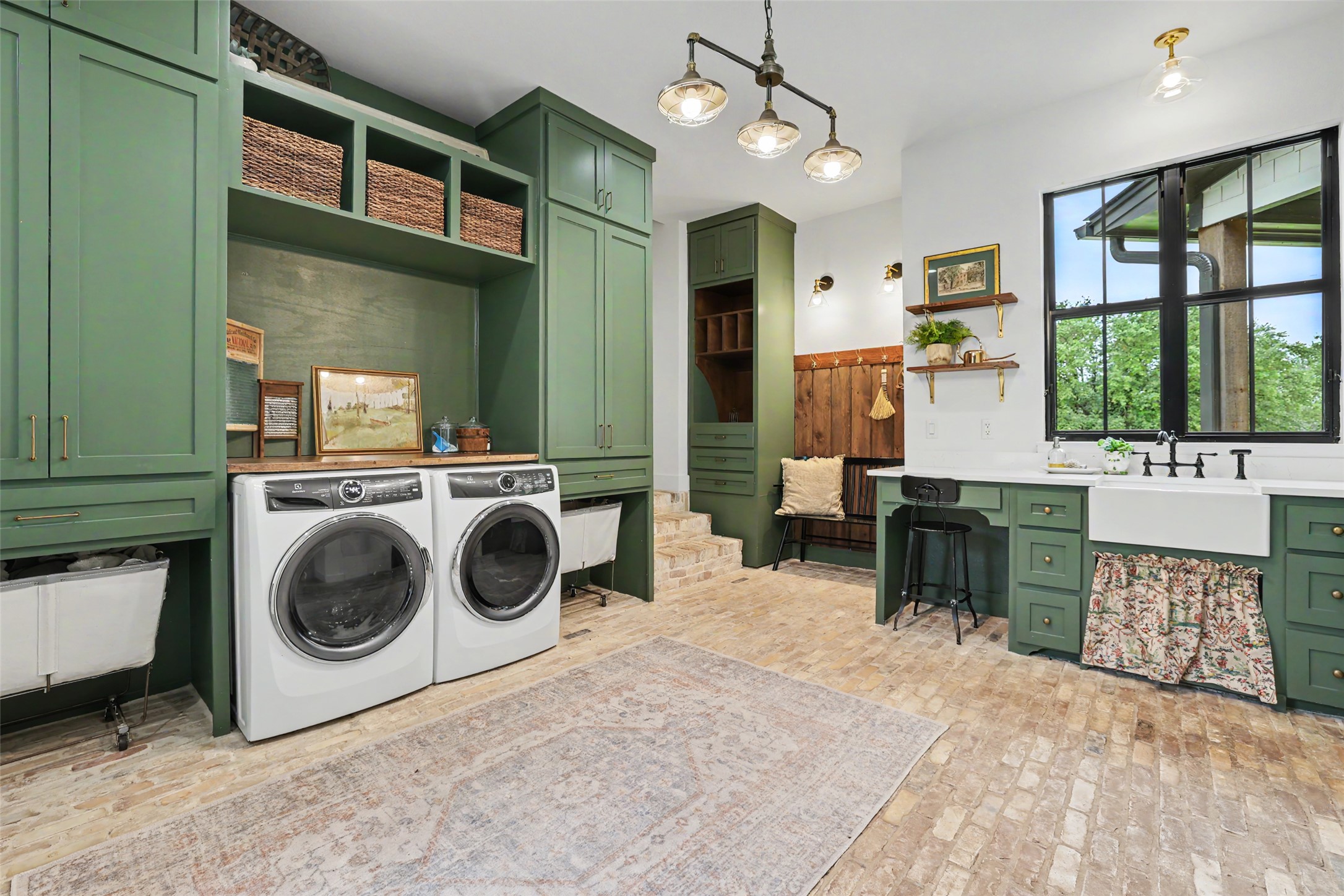 7670 Shiny Top Ranch Lane Salado, TX 76571 - Photo 24 of 40 a utility room with closet dryer and washer