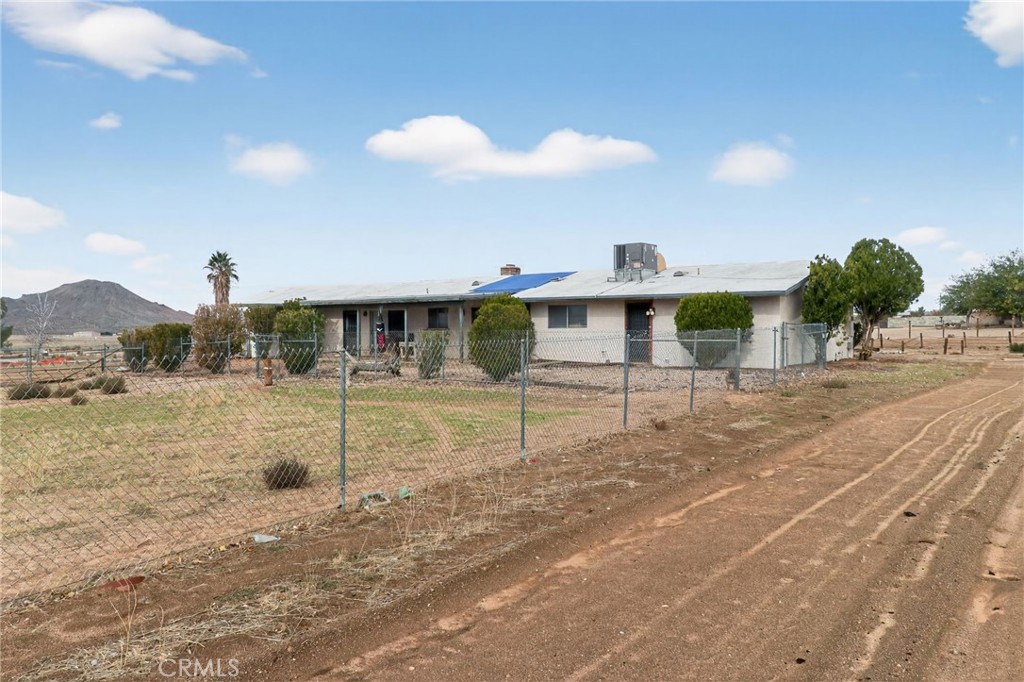 22575 Papago Road Apple Valley, CA 92307 - Photo 5 of 30