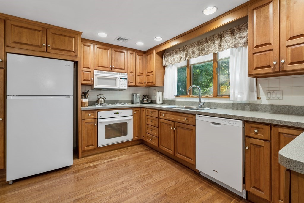 17 Mossdale Road Boston, MA 02130 - Photo 7 of 33 Gallery Image 7