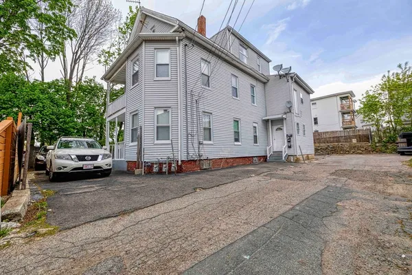 $889,000 | 10 Main St Place, Brockton, MA 02301