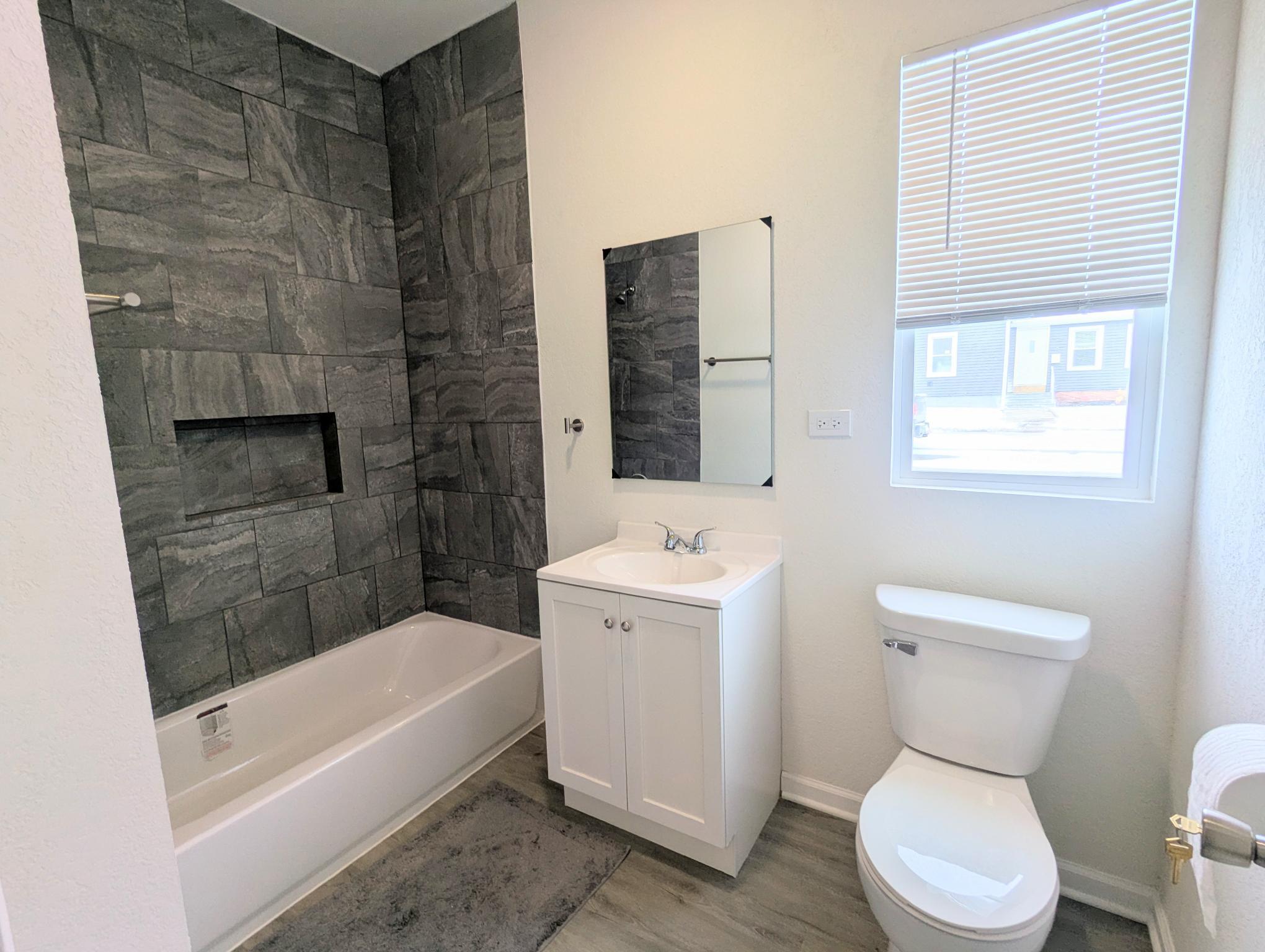 1201 Center Street Racine, WI 53403 - Photo 11 of 13 Full bath