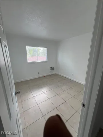 $1,250 | 2452 Stella Street, Unit 205, Fort Myers, FL 33901