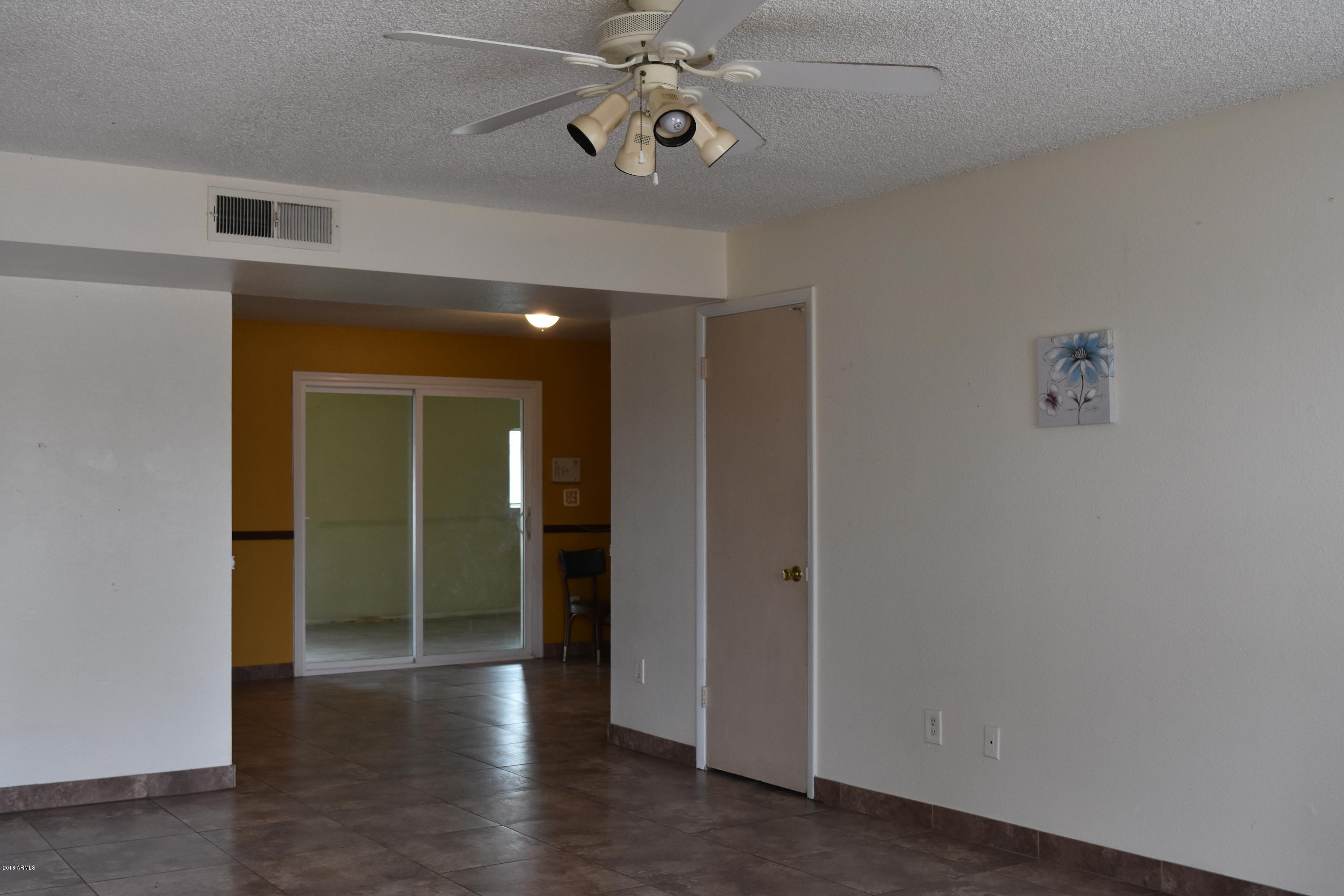 4877 West Berkeley Road Phoenix, AZ 85035 - Photo 4 of 15 DSC_0981