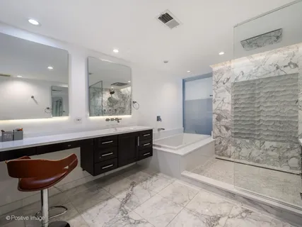 $1,599,000 | 1000 North State Street, Unit 4, Chicago, IL 60610