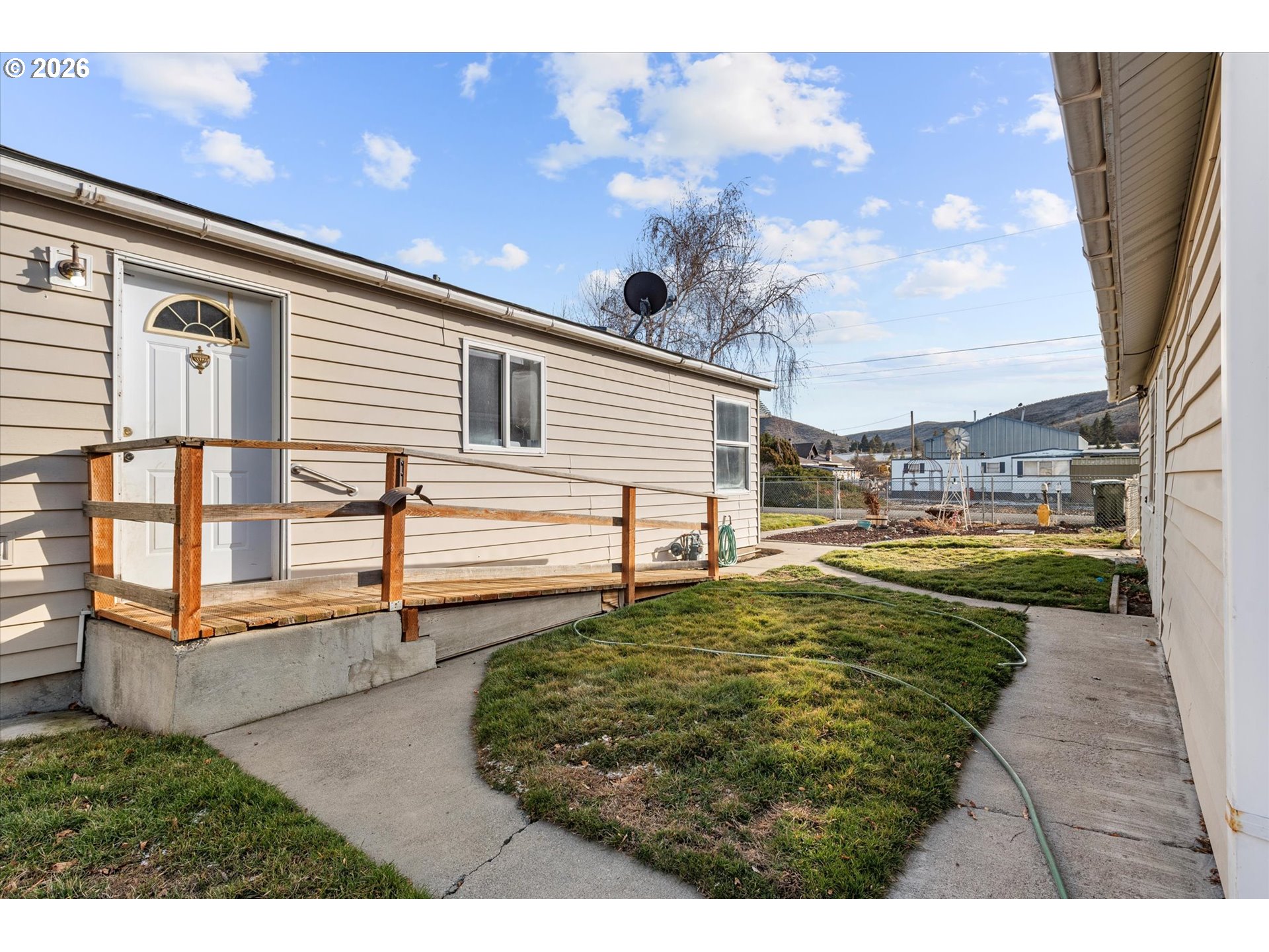 2106 Colorado Place Baker City, OR 97814 - Photo 14 of 40 a view of a house with a backyard