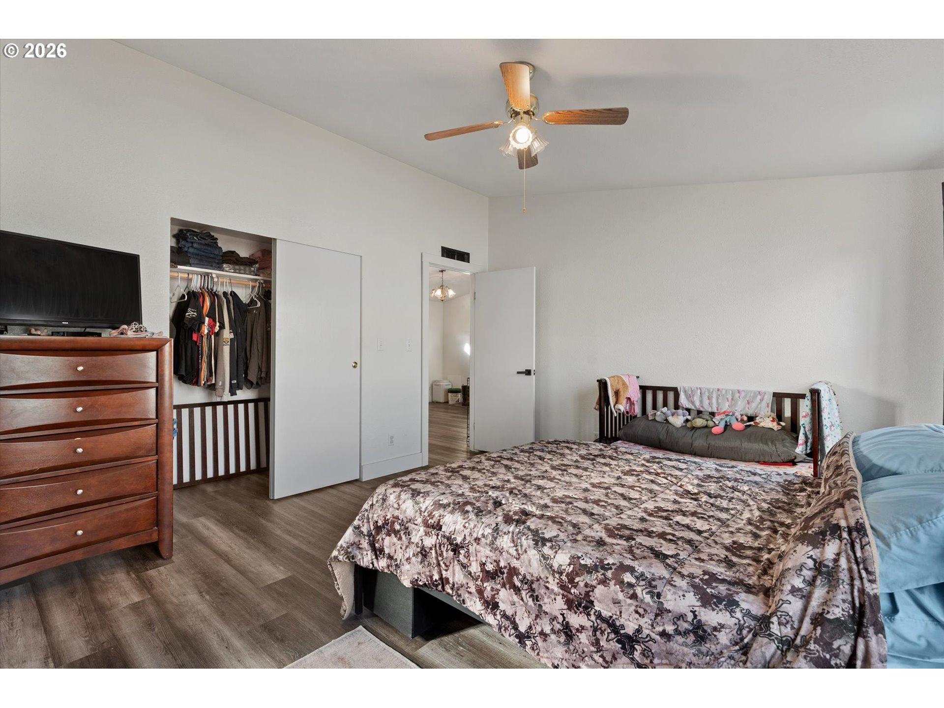 2106 Colorado Place Baker City, OR 97814 - Photo 32 of 40 a bedroom with a bed and a chandelier