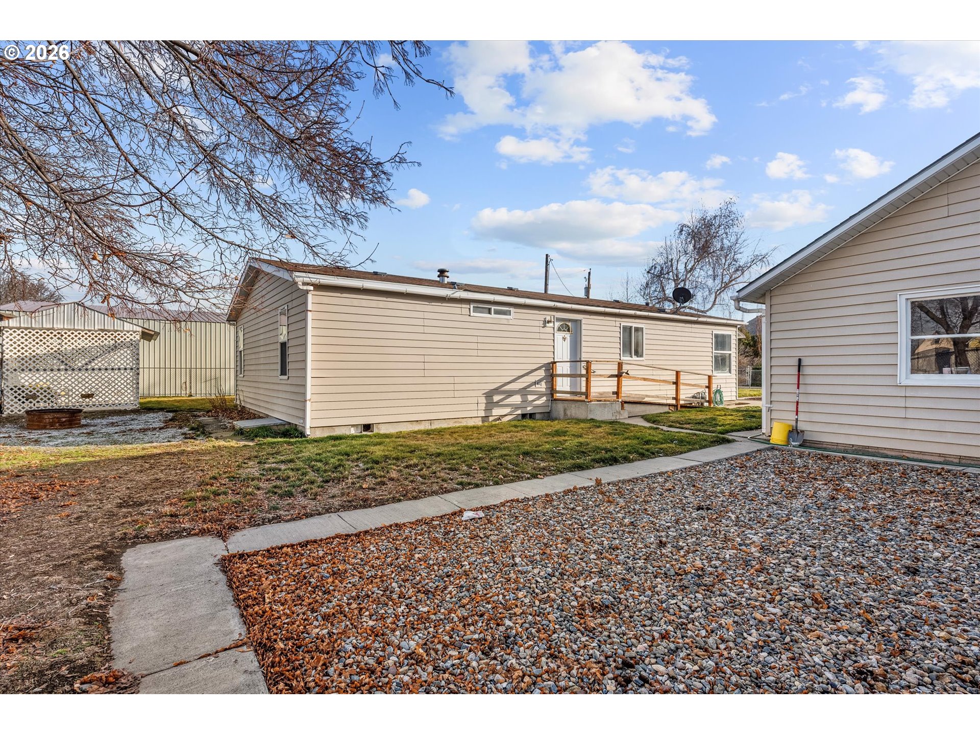 2106 Colorado Place Baker City, OR 97814 - Photo 35 of 40 a view of a backyard