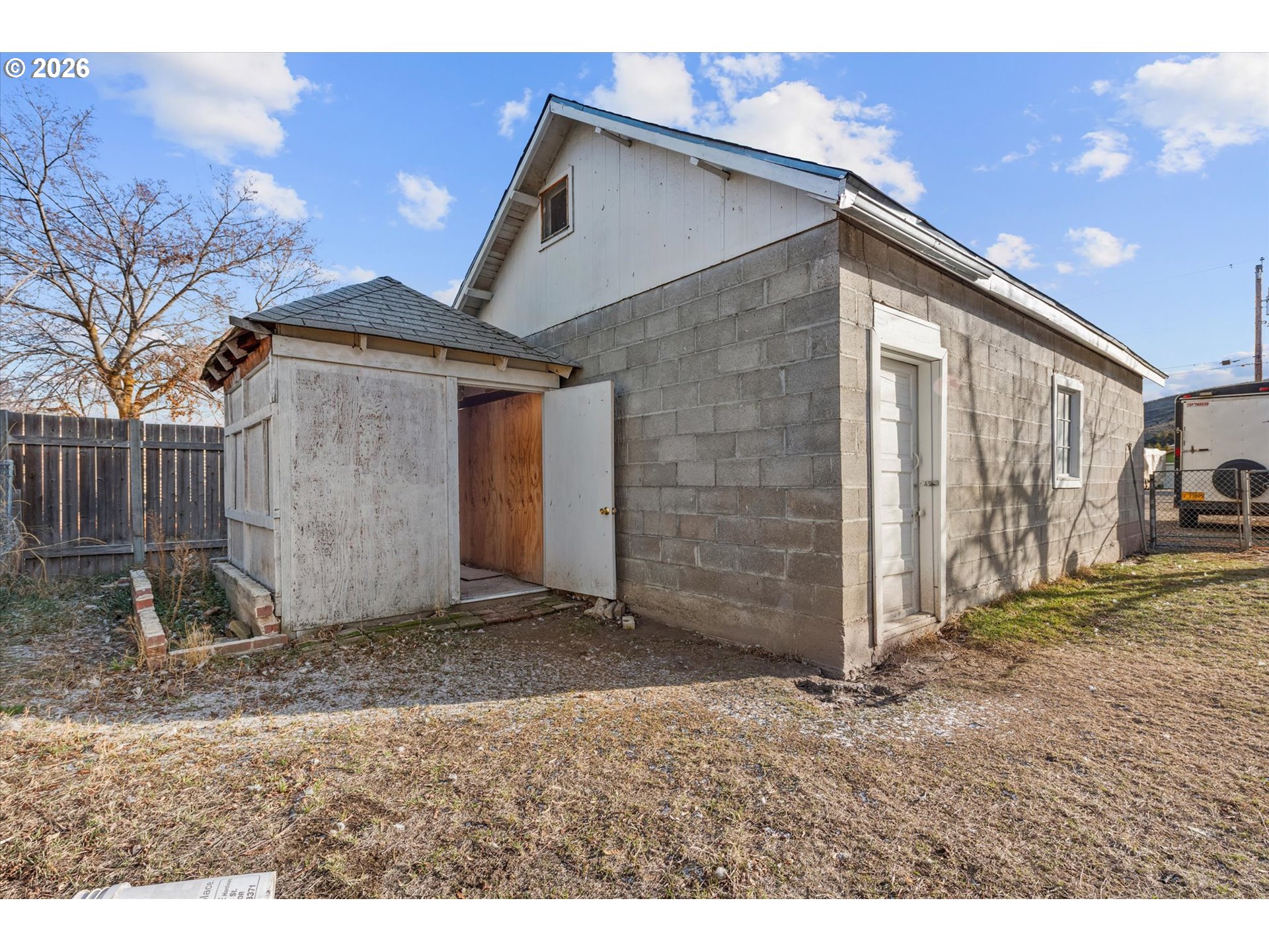 2106 Colorado Place Baker City, OR 97814 - Photo 40 of 40 a backyard of a house