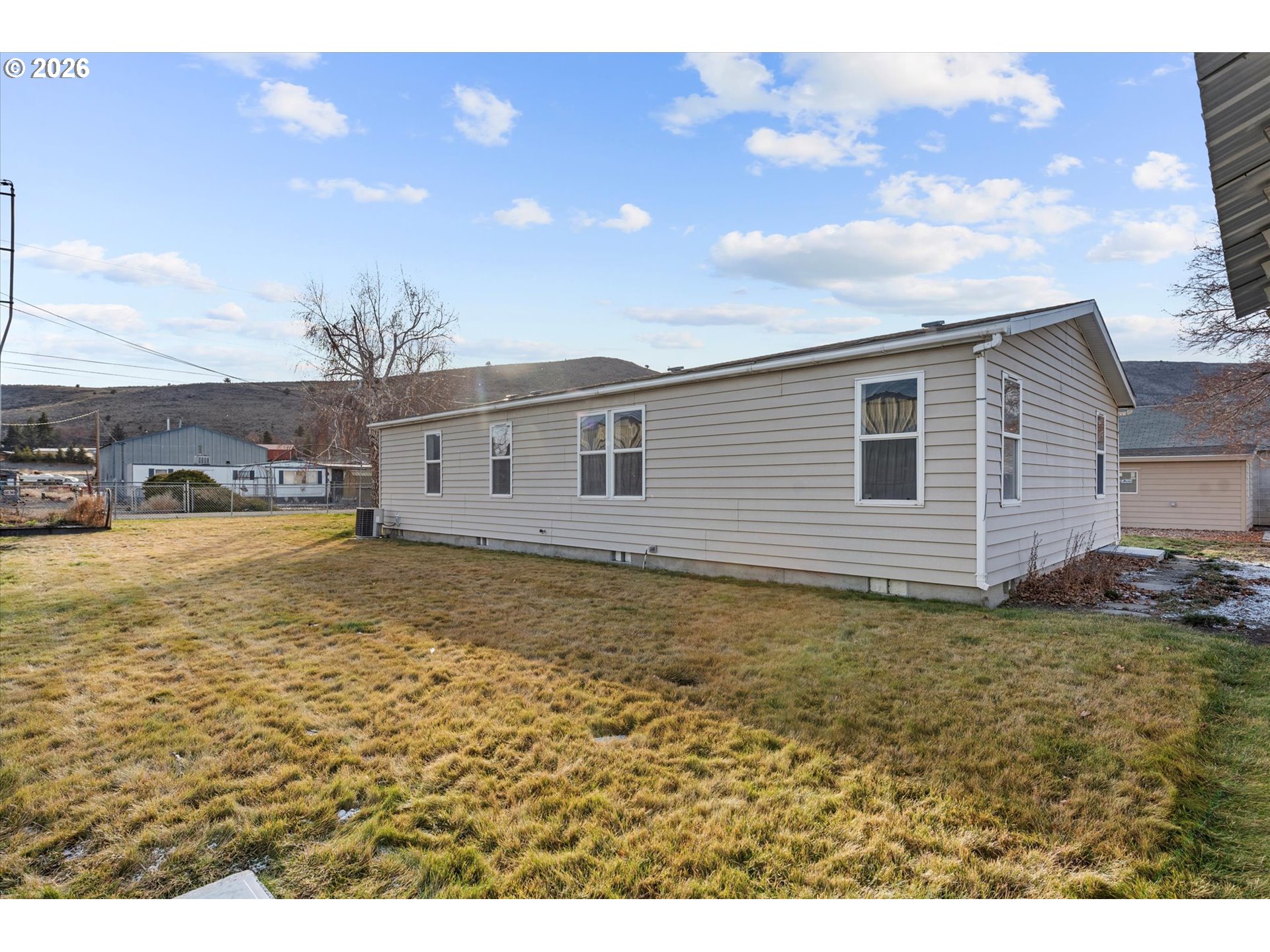 2106 Colorado Place Baker City, OR 97814 - Photo 5 of 40 a view of a backyard with plants and a large tree