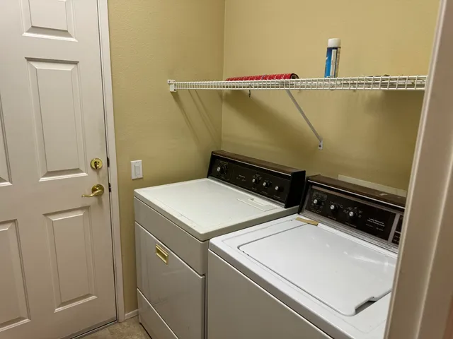 a view of a garage room