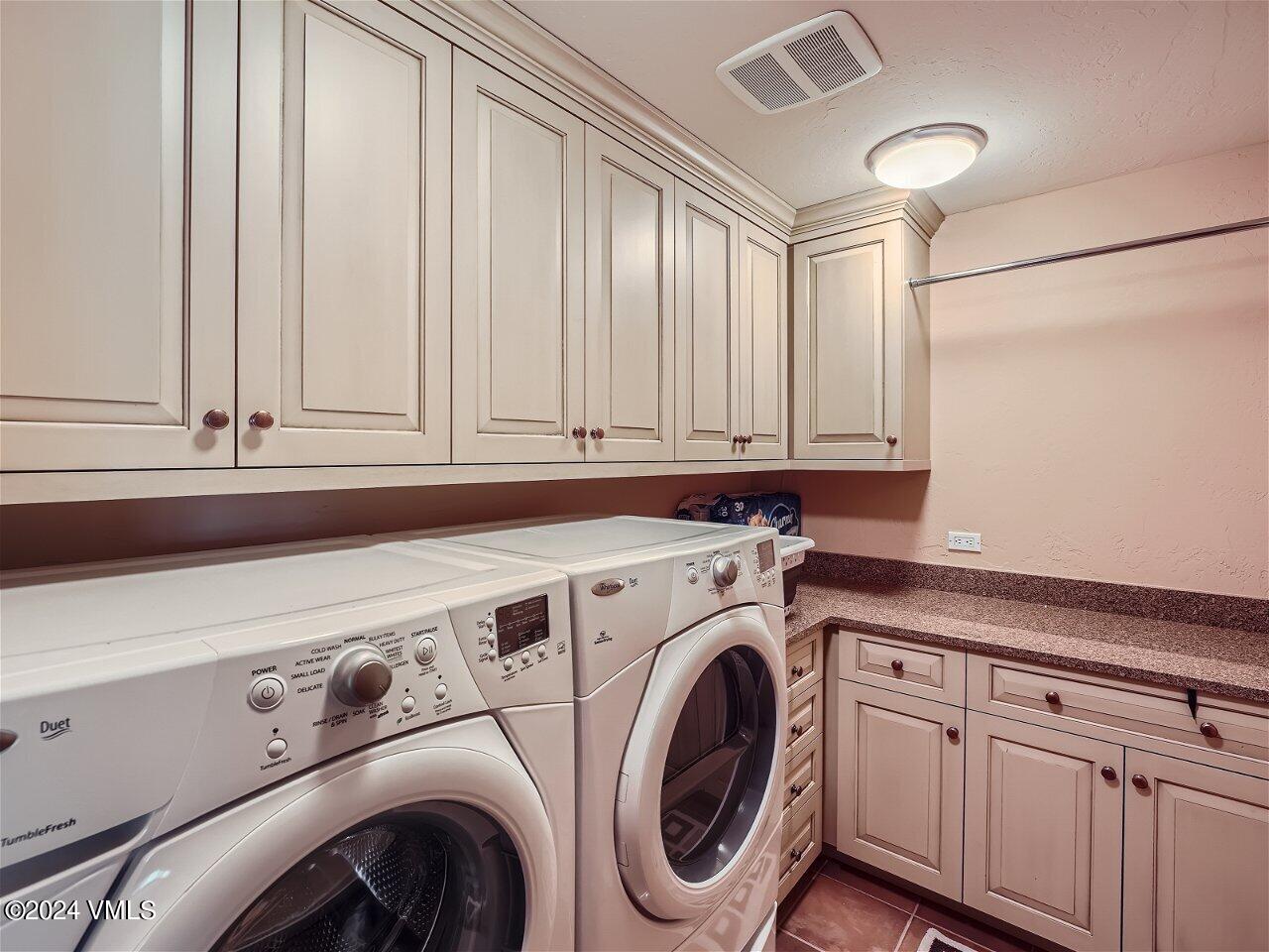 62 Highlands Lane, Unit R306 Beaver Creek, CO 81620 - Photo 22 of 32 a utility room with dryer and washer
