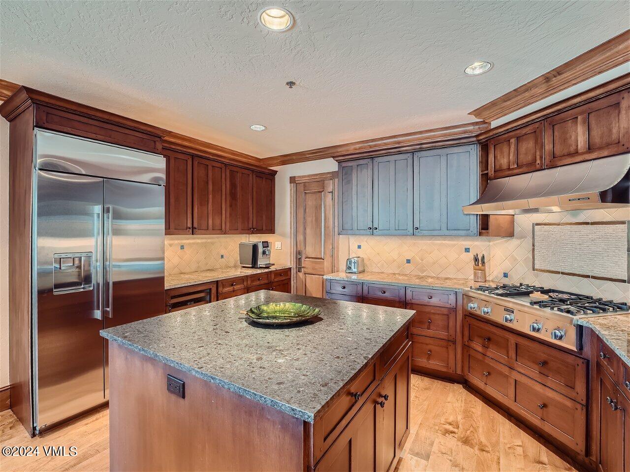 62 Highlands Lane, Unit R306 Beaver Creek, CO 81620 - Photo 5 of 32 a kitchen with a stove a sink and a refrigerator