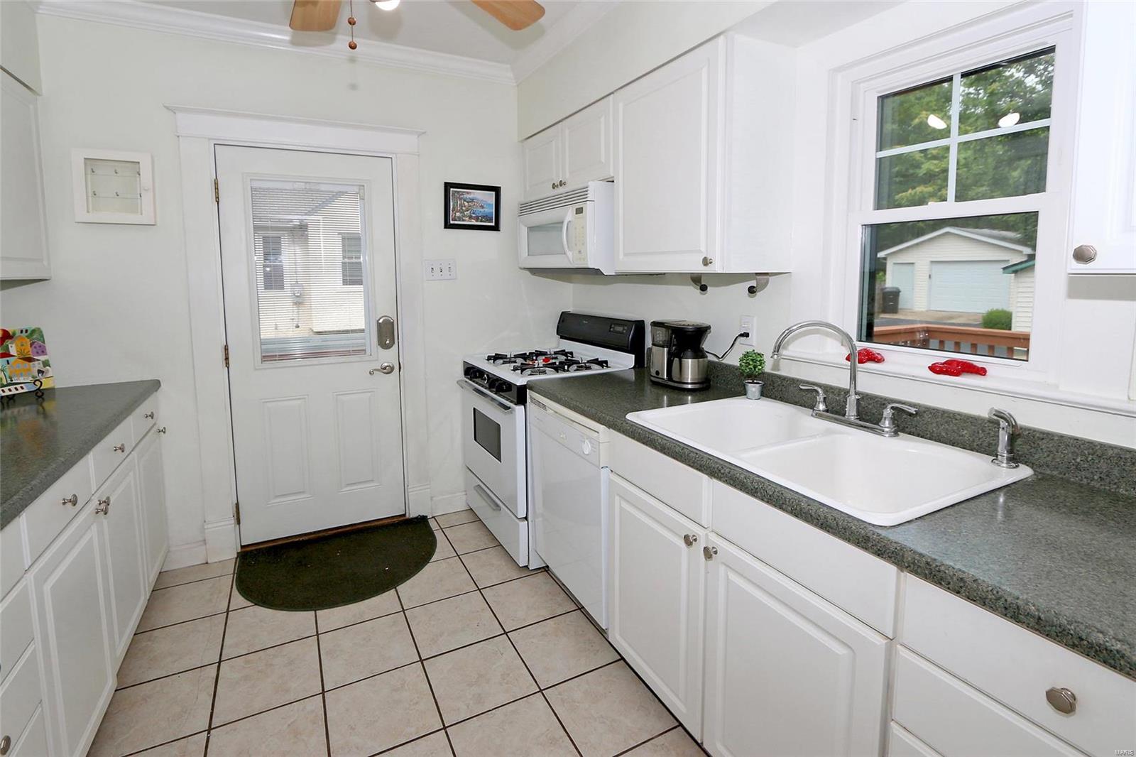 434 North Geyer Road Kirkwood, MO 63122 - Photo 6 of 29