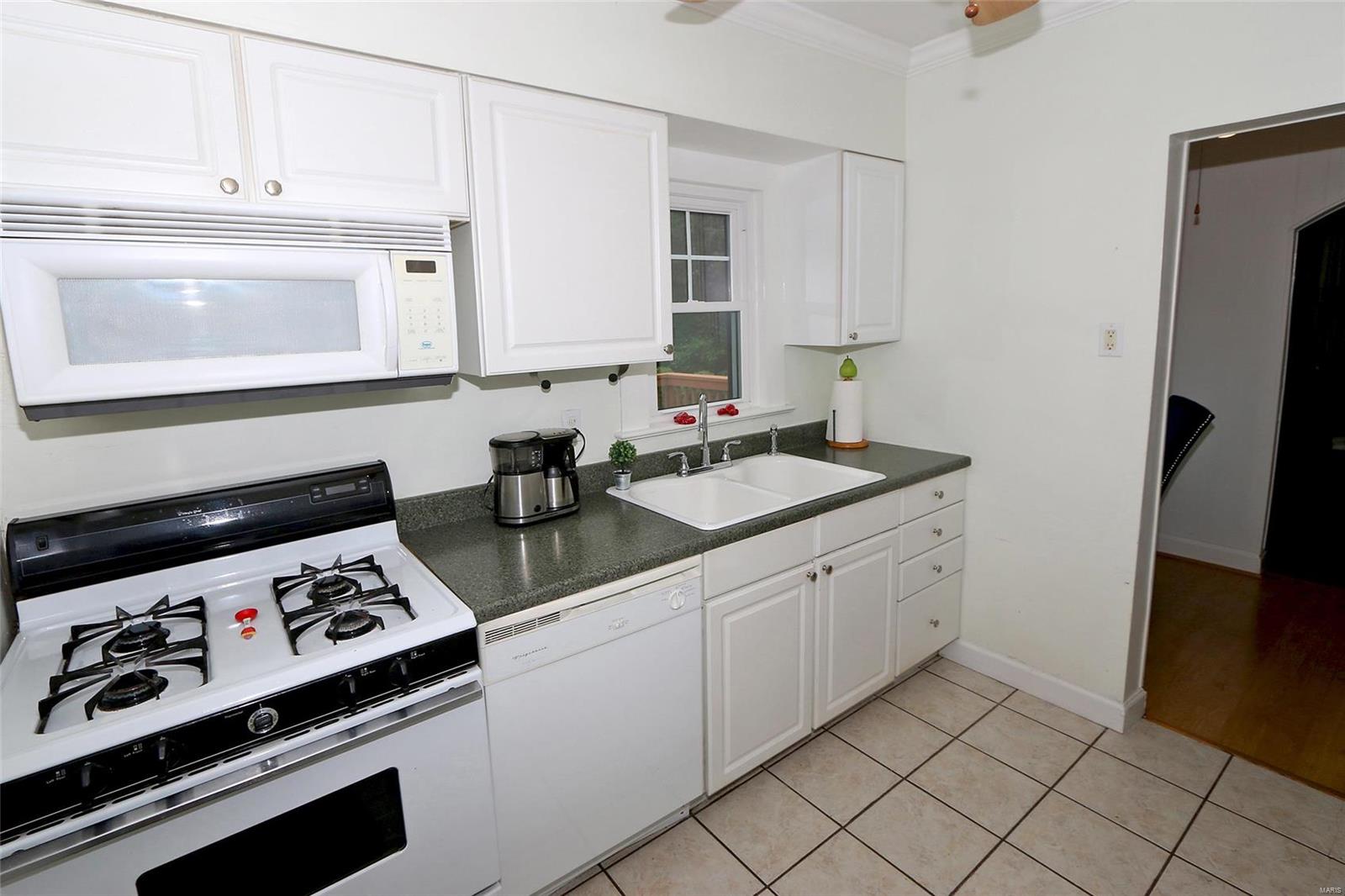 434 North Geyer Road Kirkwood, MO 63122 - Photo 8 of 29