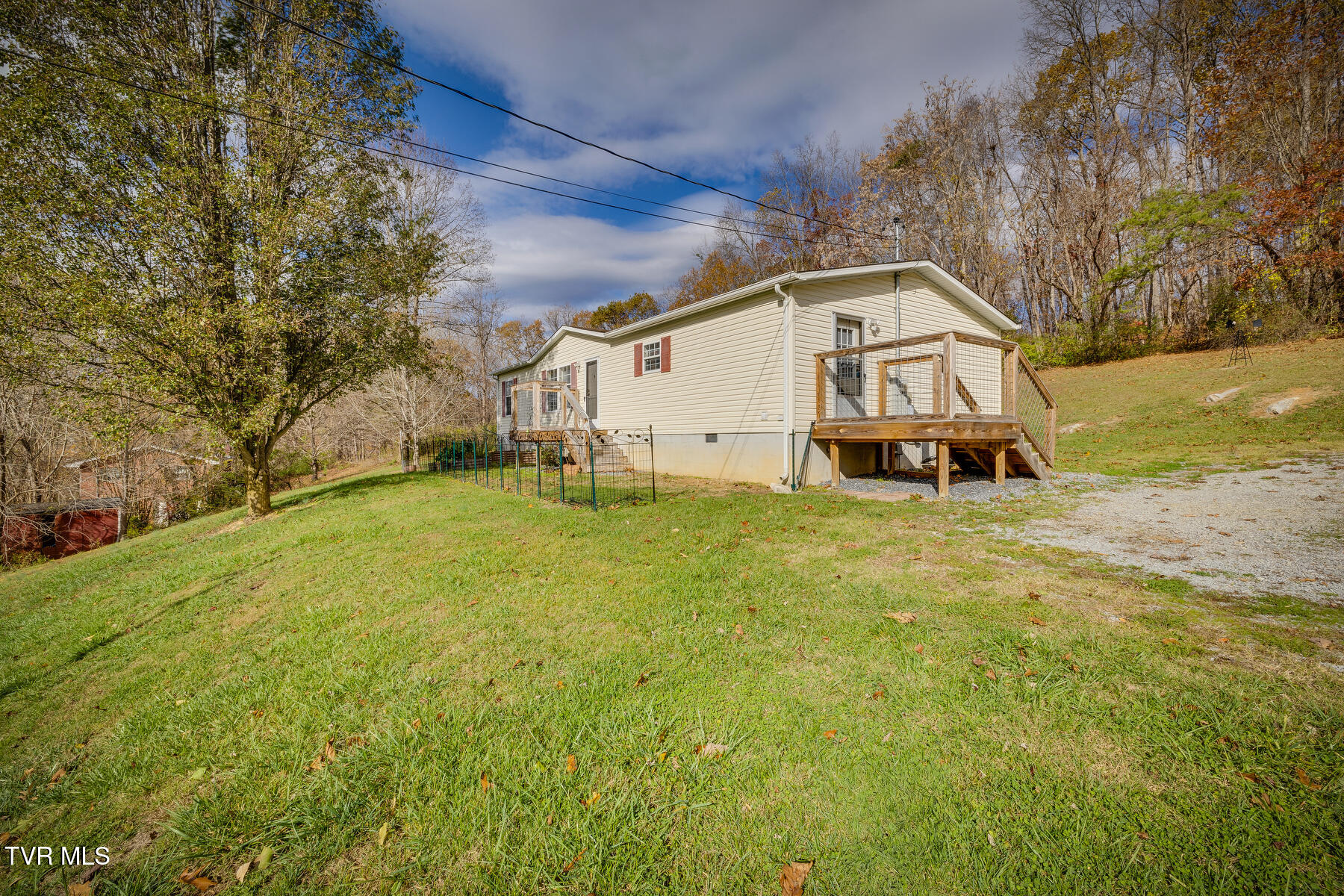 1731 Dave Buck Road Johnson City, TN 37601 - Photo 3 of 31 002