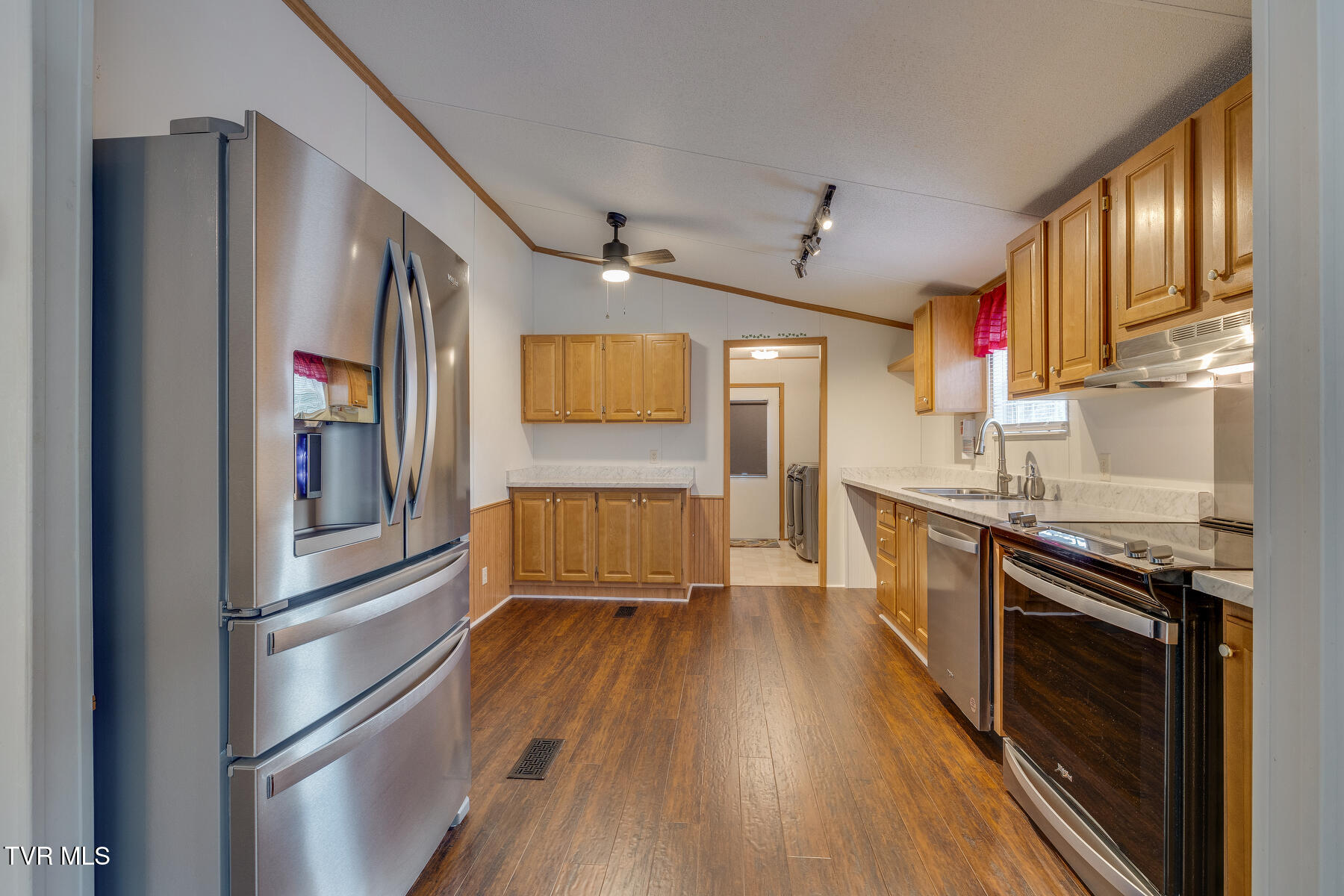 1731 Dave Buck Road Johnson City, TN 37601 - Photo 7 of 31 007