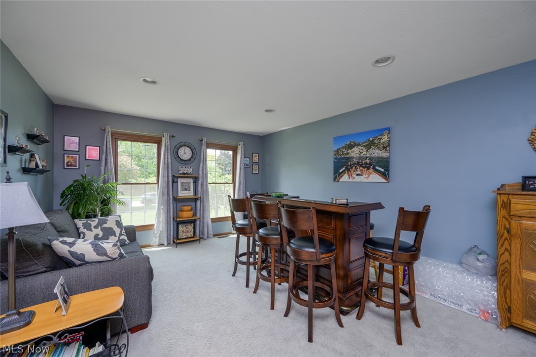 32355 Arthur Road Solon, OH 44139 - Photo 8 of 42 Living/entertaining area