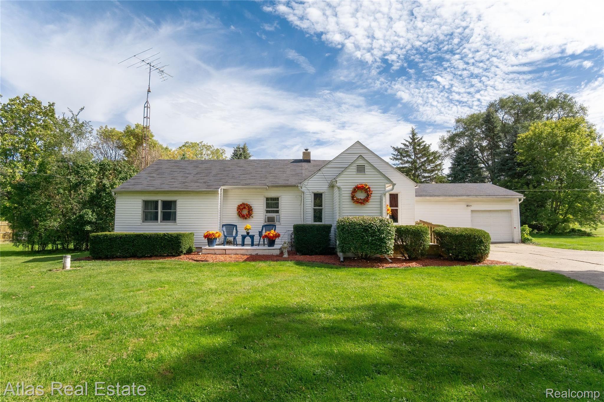 4333 Howe Road Grand Blanc, MI 48439 - Photo 1 of 42 Exteriors (3 of 13).jpg