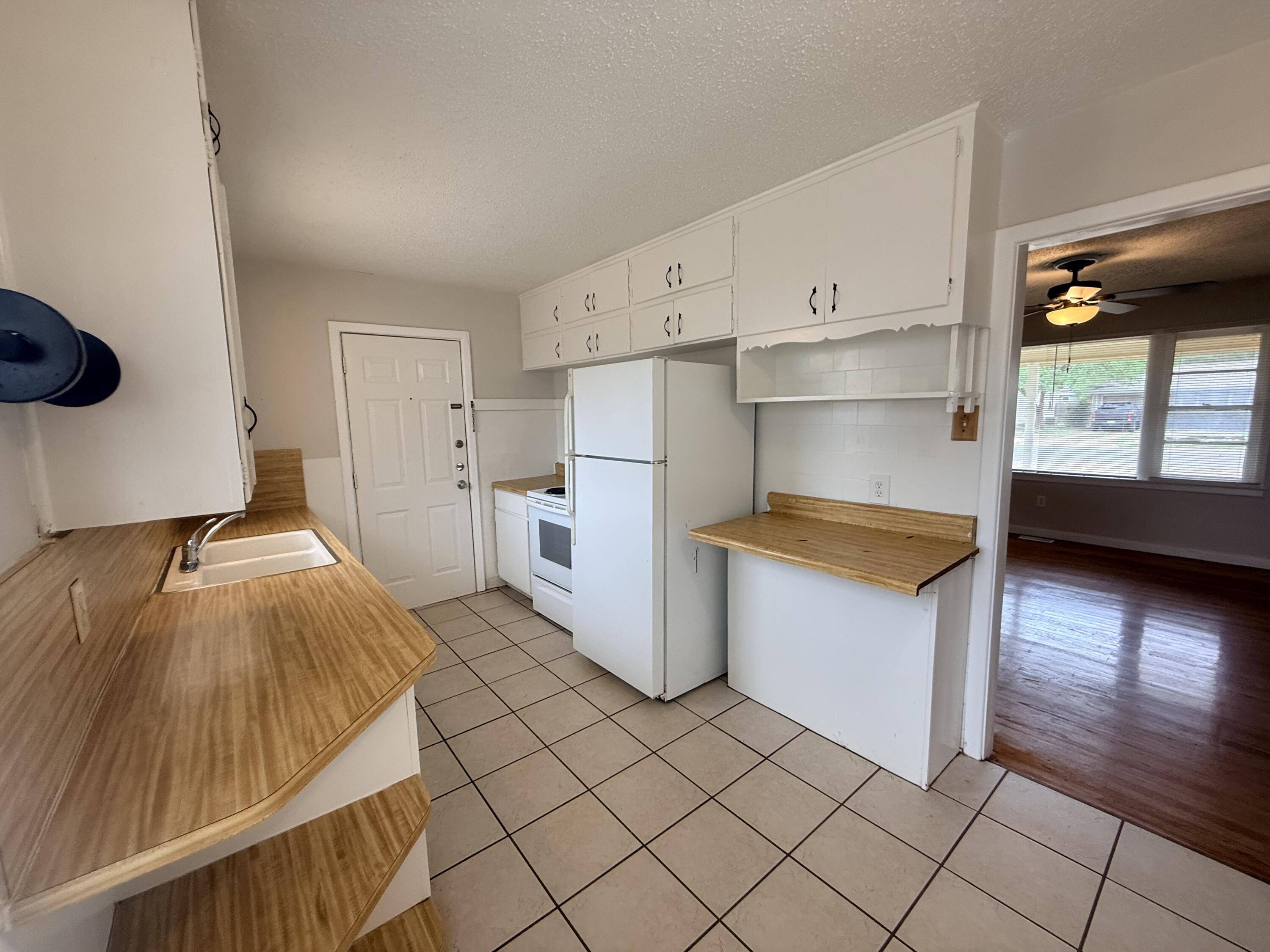 2513 43rd Street Lubbock, TX 79413 - Photo 6 of 11 IMG_0061