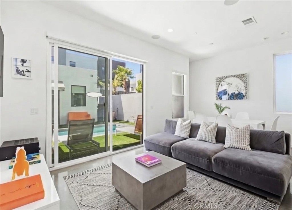 2705 Paragon Loop Palm Springs, CA 92262 - Photo 4 of 9