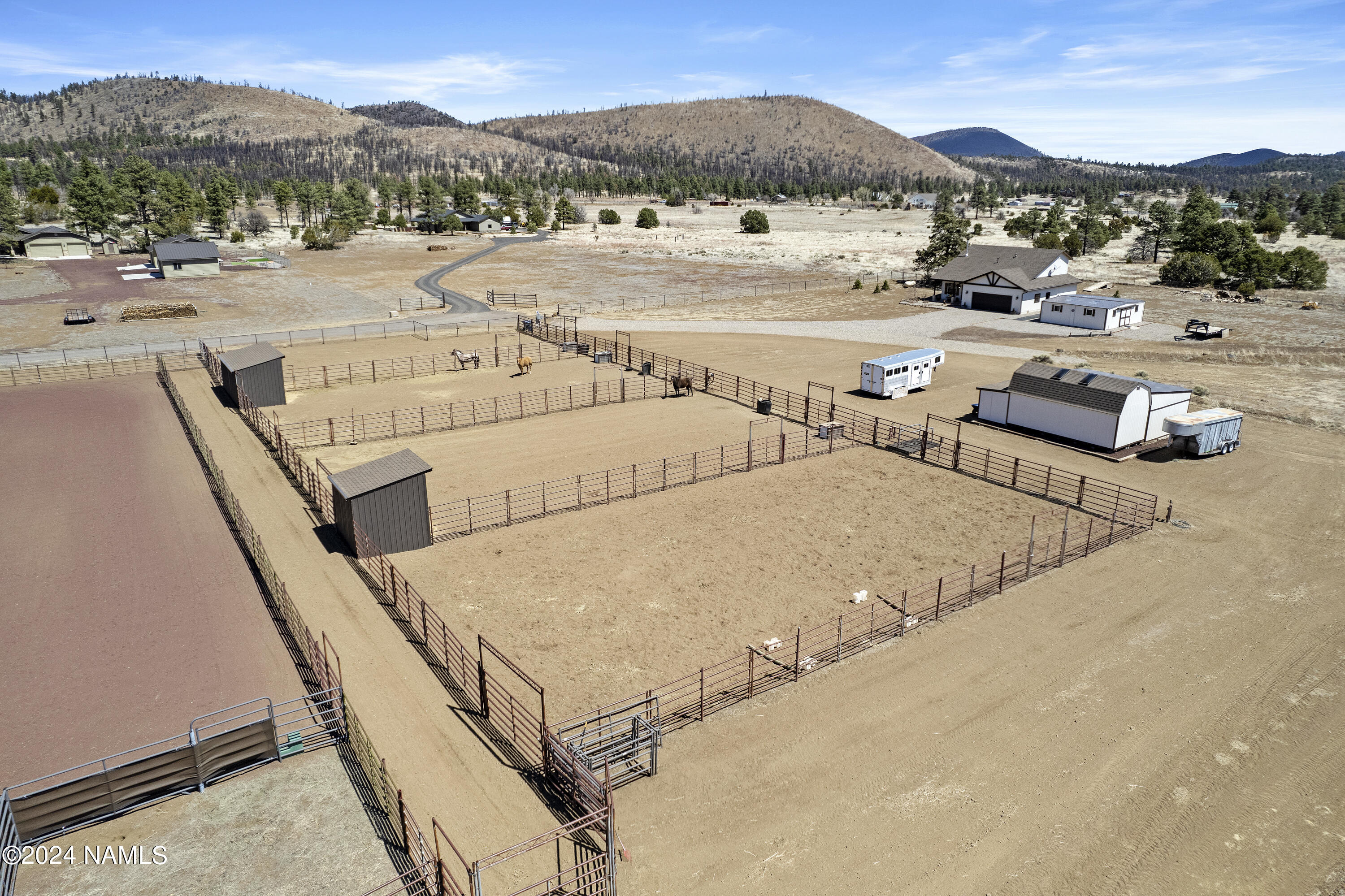 5268 Pabst Way Flagstaff, AZ 86004 - Photo 5 of 55 4 horse pens