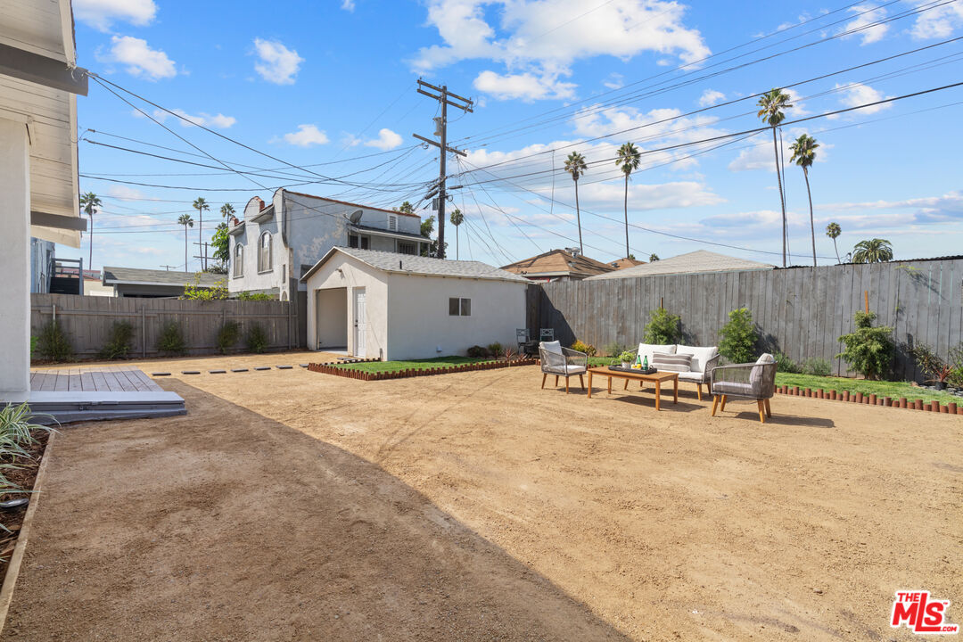 2209 West Boulevard Los Angeles, CA 90016 - Photo 21 of 29 a view of a patio with a table and chairs