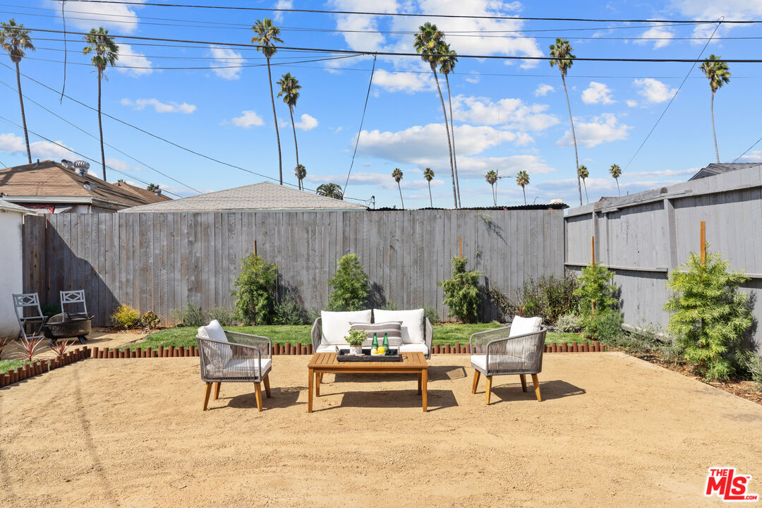 2209 West Boulevard Los Angeles, CA 90016 - Photo 22 of 29 a view of a patio with a table and chairs