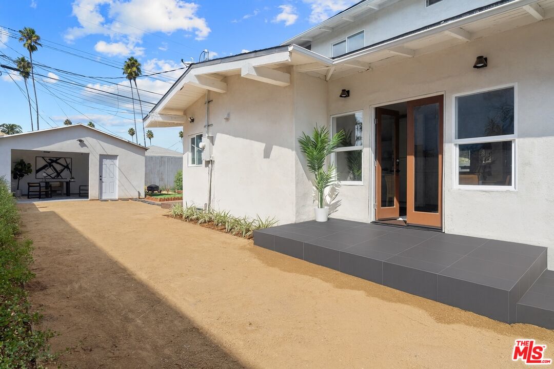 2209 West Boulevard Los Angeles, CA 90016 - Photo 24 of 29 a front view of a house with a yard