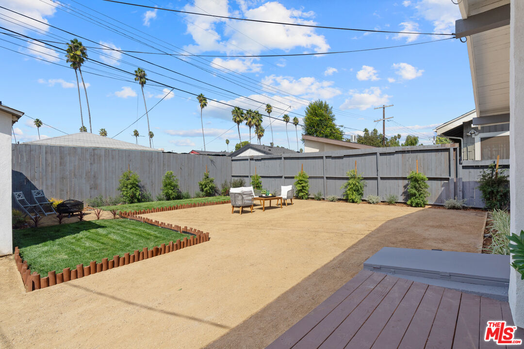2209 West Boulevard Los Angeles, CA 90016 - Photo 8 of 29 a view of a backyard with sitting area