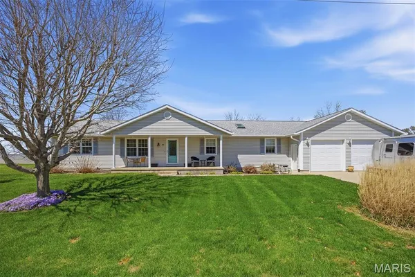 $350,000 | 38 Harbor Drive, Carlyle, IL 62231