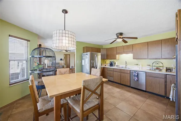 $350,000 | 38 Harbor Drive, Carlyle, IL 62231