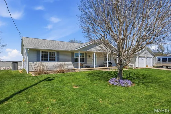 $350,000 | 38 Harbor Drive, Carlyle, IL 62231