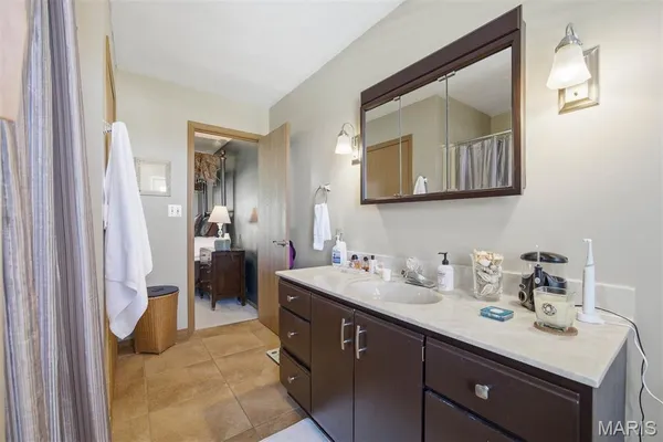 $350,000 | 38 Harbor Drive, Carlyle, IL 62231