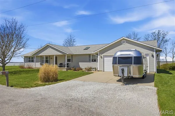 $350,000 | 38 Harbor Drive, Carlyle, IL 62231