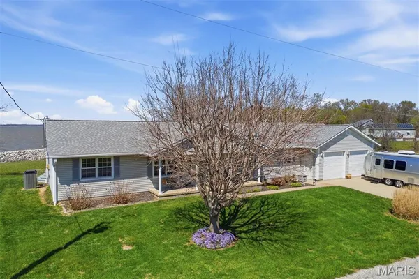 $350,000 | 38 Harbor Drive, Carlyle, IL 62231