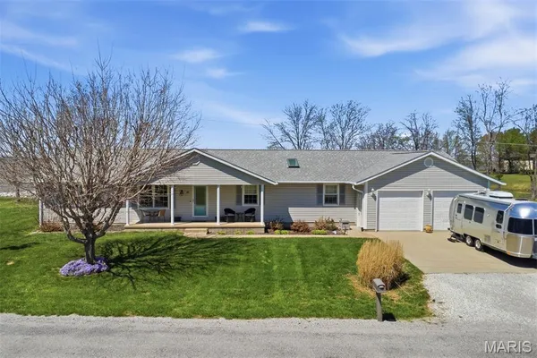 $350,000 | 38 Harbor Drive, Carlyle, IL 62231